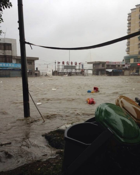 В результате сильного тайфуна "Усаги" в провинции Гуандун есть жертвы и пострадавшие (5)