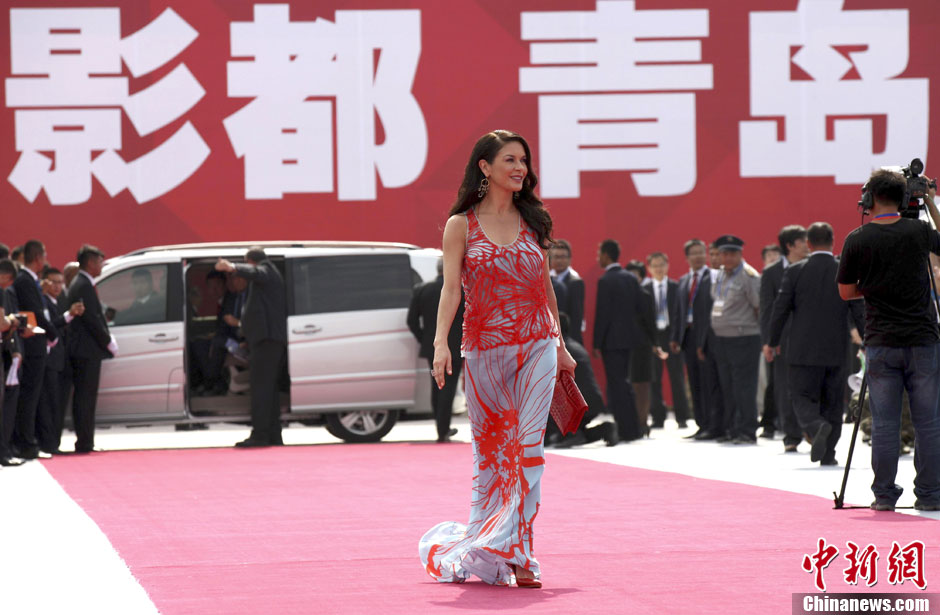 В Циндао собрались китайские  и иностранные звезды кино (11)