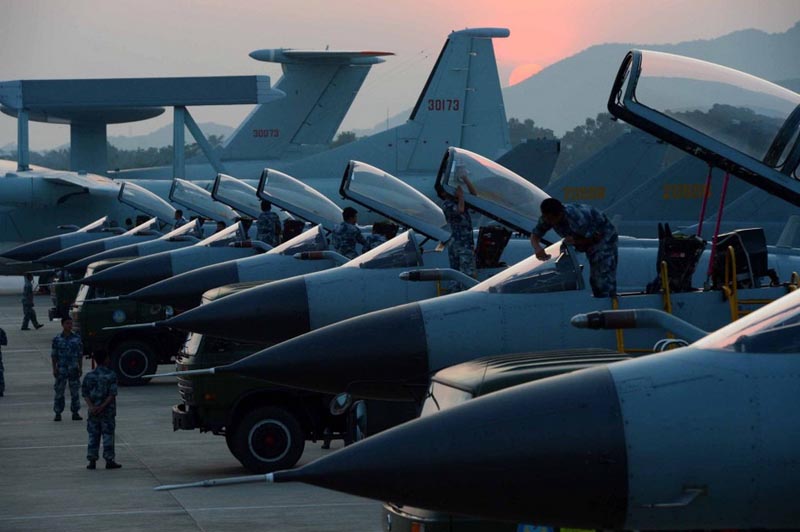 ВВС Китая проводят тактические военные учения