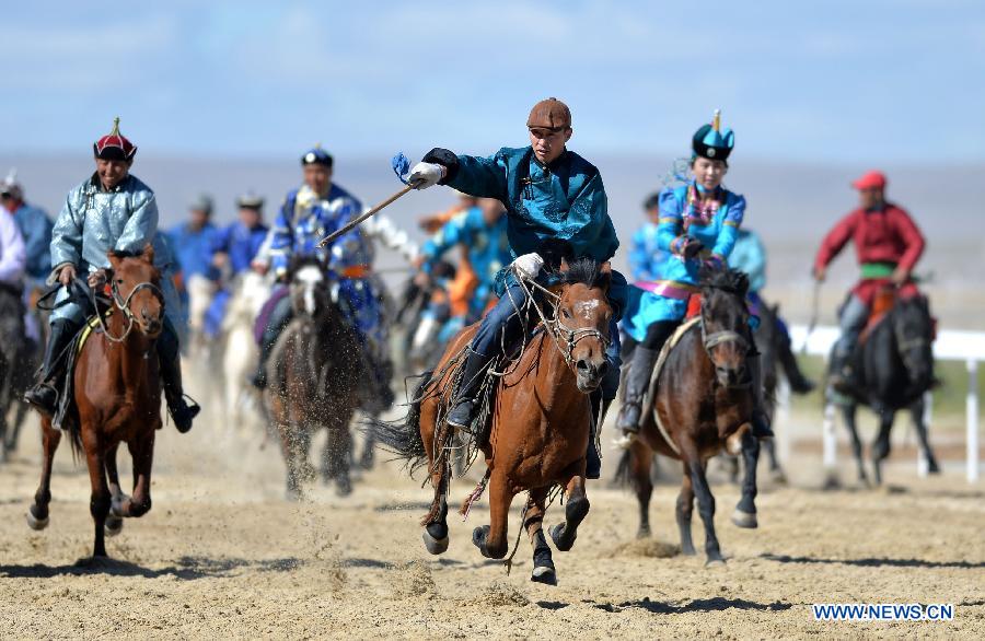 В Китае начались 2-е Китайские состязания по конному спорту (4)