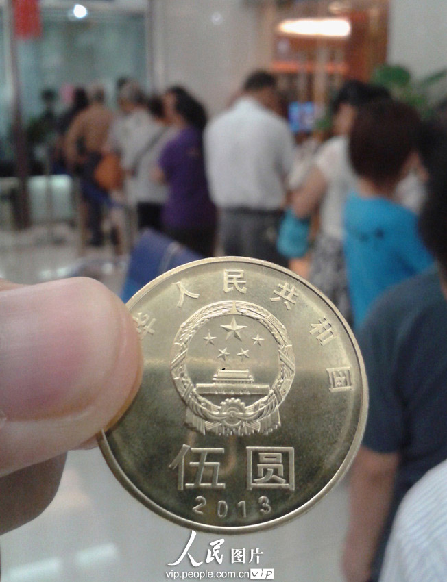 Центральный банк Китая выпустил юбилейные монеты достоинством 5 юаней (5)
