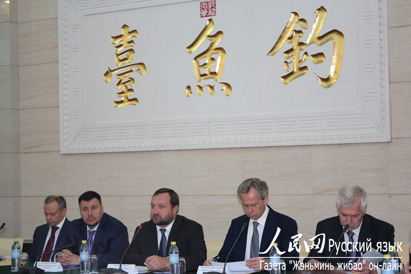 Арбузов провел заседание круглого стола с китайскими предпринимателями и банкирами
