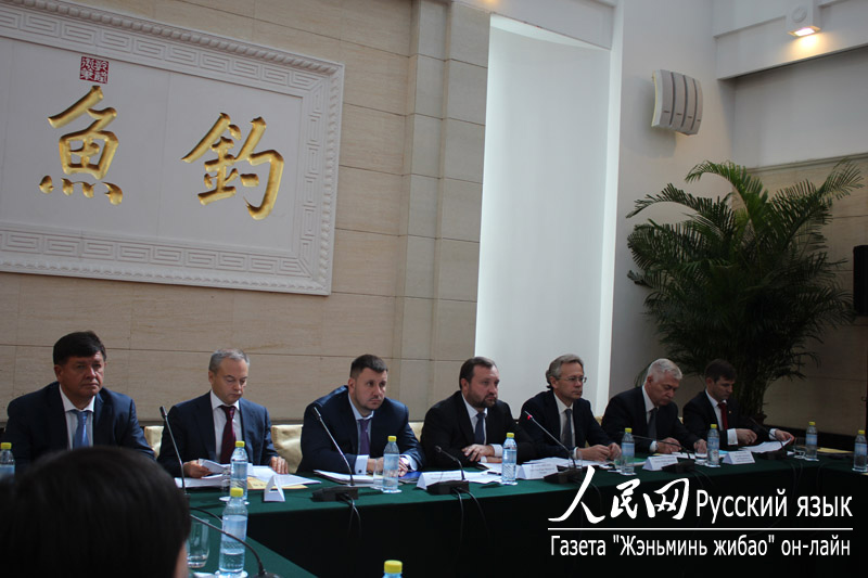 Арбузов провел заседание круглого стола с китайскими предпринимателями и банкирами