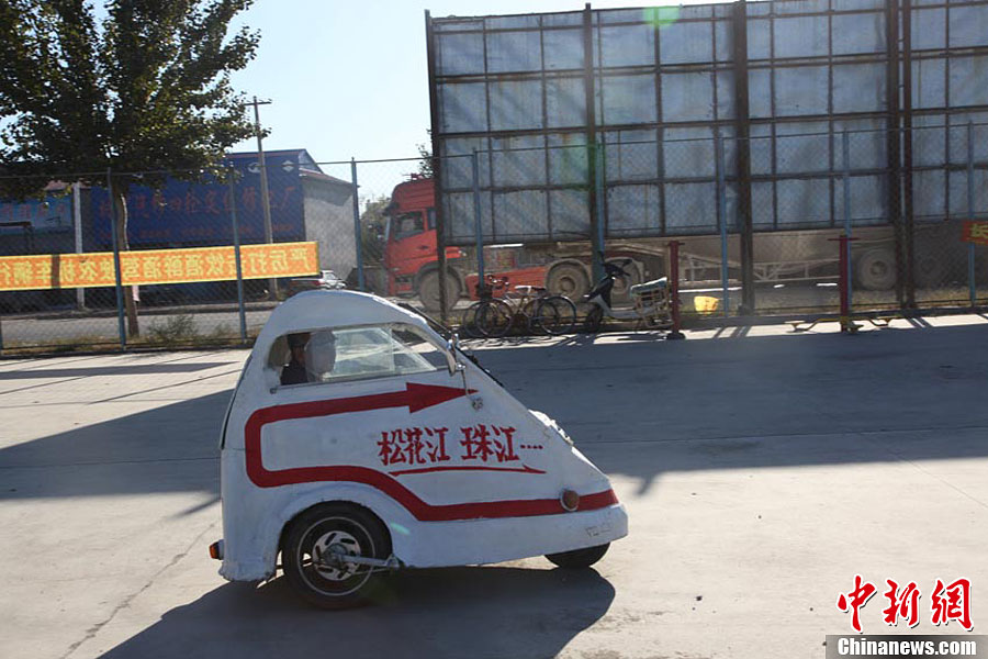80-летний старик намеревается путешествовать по всему Китаю на самостоятельно разработанном электрическом мини-автомобиле (6)