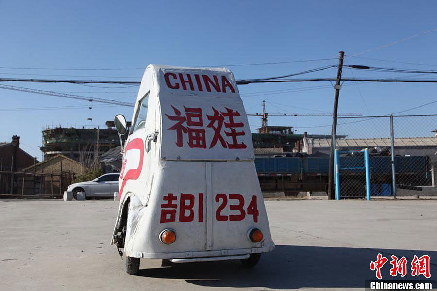80-летний старик намеревается путешествовать по всему Китаю на самостоятельно разработанном электрическом мини-автомобиле (7)