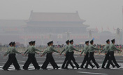 Пекин вновь окутан туманом и смогом
