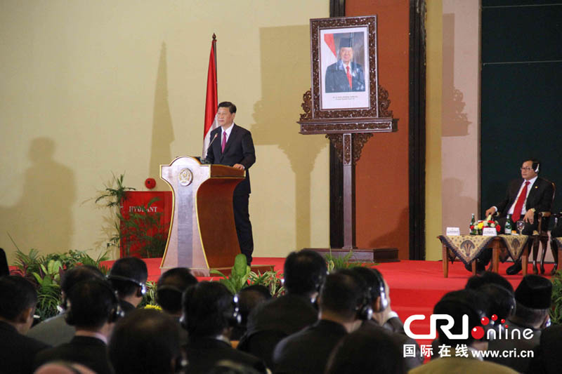 Председатель КНР Си Цзиньпин выступил с речью в Совете народных представителей Индонезии
