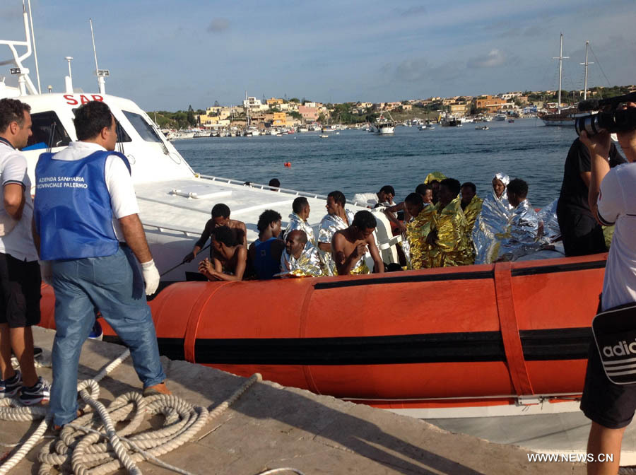 Обобщение: Количество погибших в акватории Италии в результате крушения судна нелегальных мигрантов может превышать 200 человек