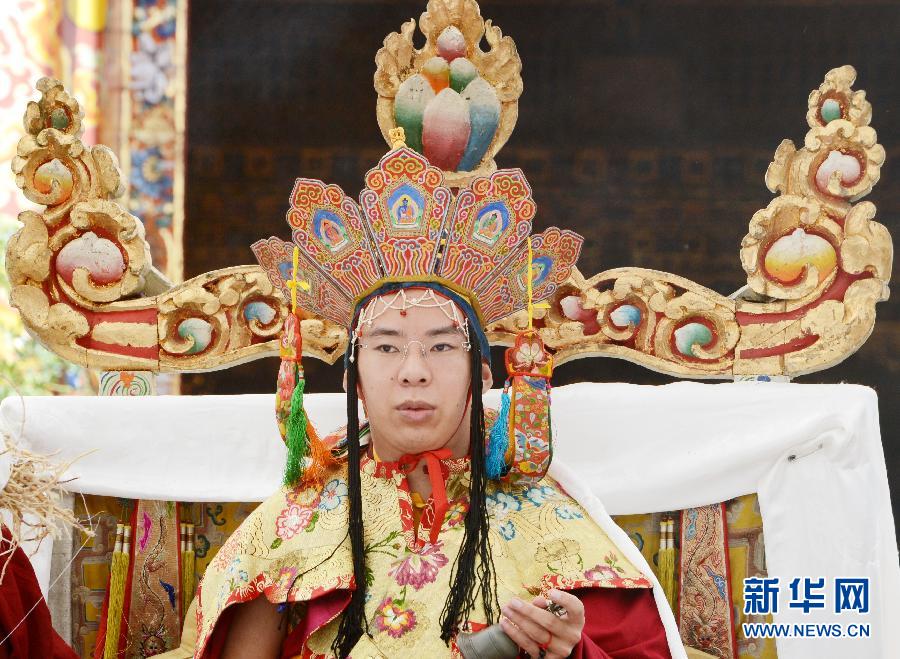 Китайский Панчен-лама провел церемонию огненного жертвоприношения (5)