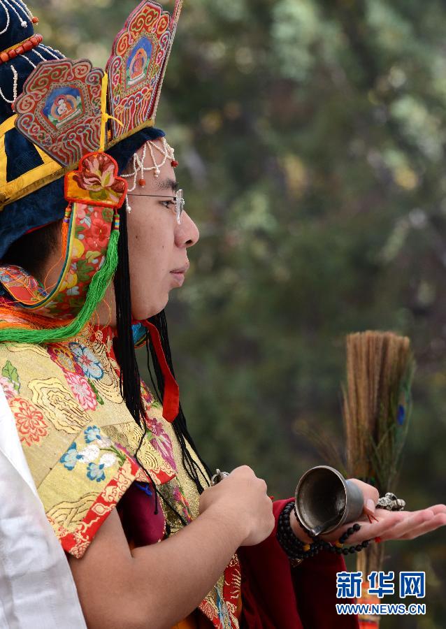 Китайский Панчен-лама провел церемонию огненного жертвоприношения (9)