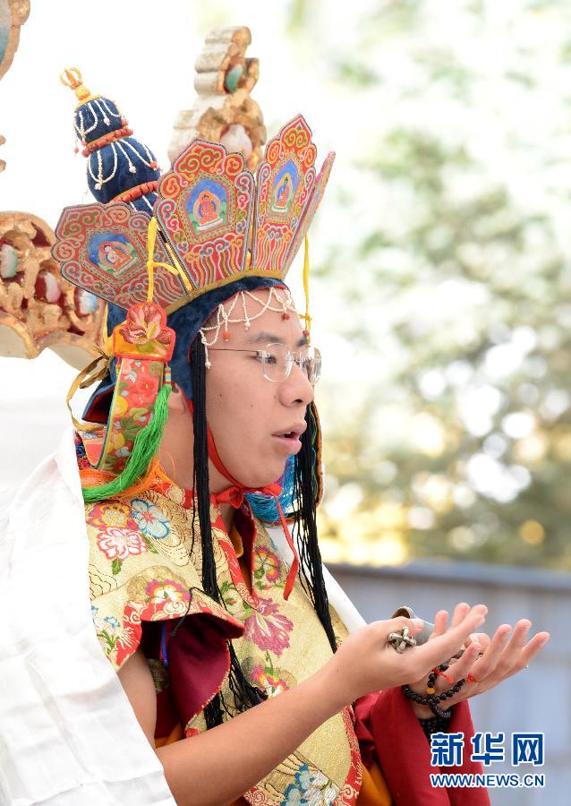 Китайский Панчен-лама провел церемонию огненного жертвоприношения (2)