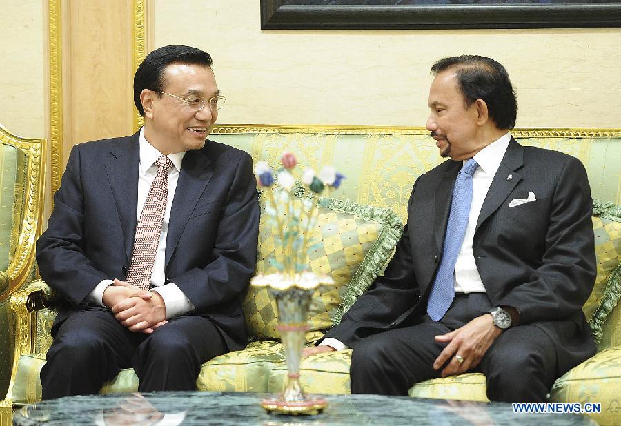 Ли Кэцян встретился с султаном Брунея и членами королевской семьи