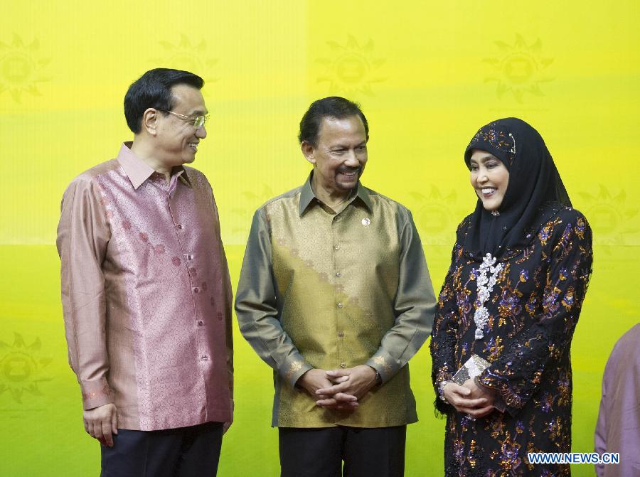 Премьер Госсовета КНР Ли Кэцян принял участие в приеме, устроенном султаном Брунея (2)
