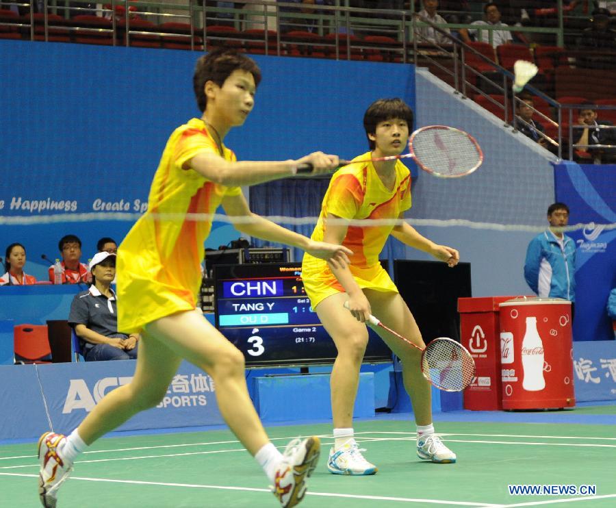 Женская сборная КНР по бадминтону в финале одержала победу над сборной Китайского Тайбэя (7)