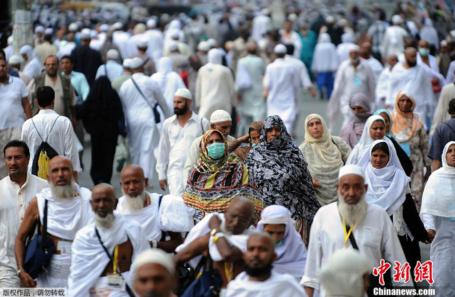 2 млн паломников собрались в Саудовской Аравии для проведения вечерней молитвы (4)
