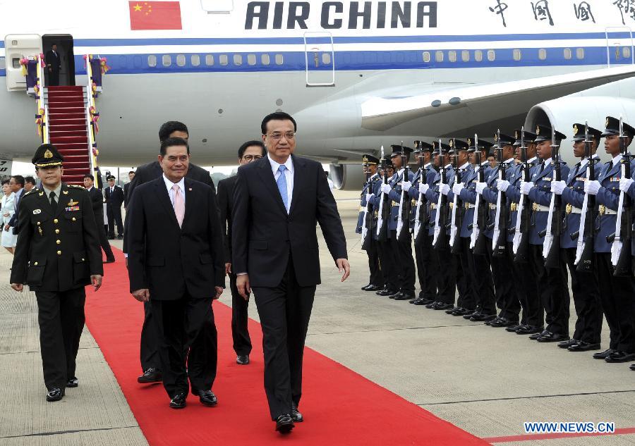 Премьер Госсовета КНР Ли Кэцян прибыл в Бангкок с официальным визитом в Таиланд (2)