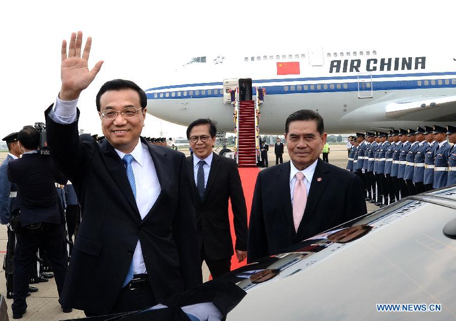 Премьер Госсовета КНР Ли Кэцян прибыл в Бангкок с официальным визитом в Таиланд (3)