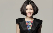 Известная китайская певица Яо Бэйна