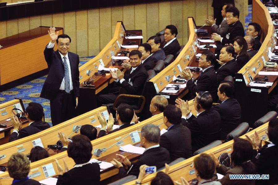Премьер Госсовета КНР Ли Кэцян выдвинул предложение из 4 пунктов по повышению уровня отношений с Таиландом