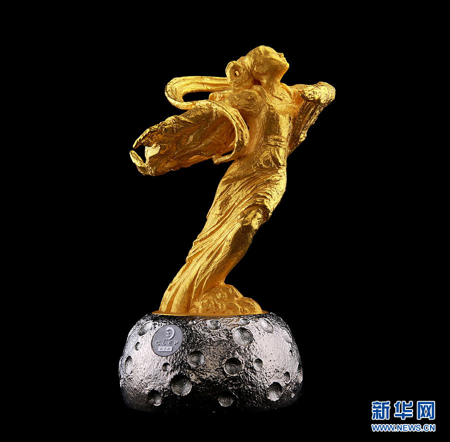 В Китае представлена первая драгоценная статуэтка на тему зондирования Луны