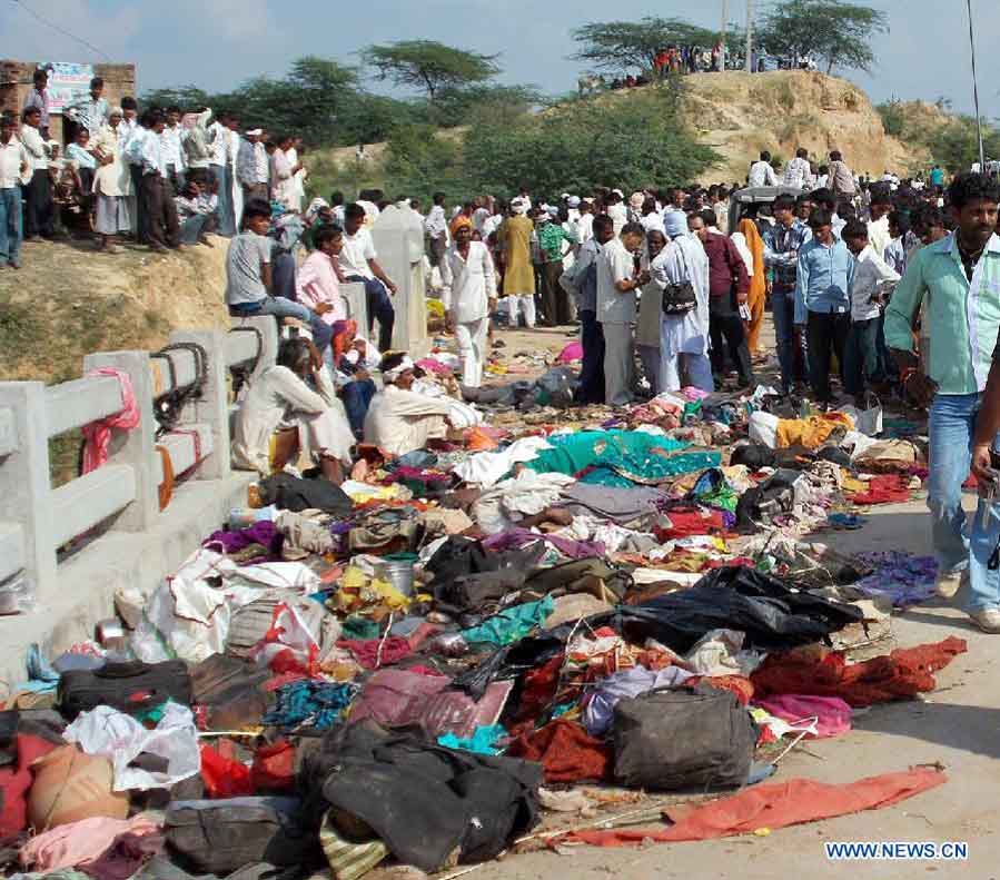Число погибших в давке в Индии увеличилось до 109 человек (3)