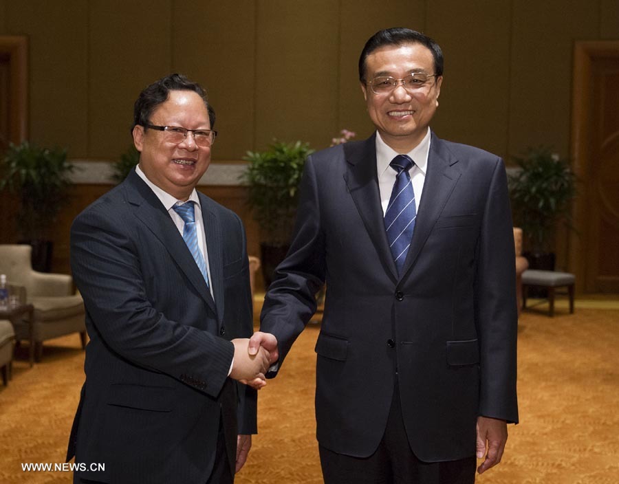Ли Кэцян встретился с председателем Федерации организаций дружбы Вьетнама Во Суан Хонгом