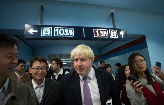 Мэр Лондона прокатился в пекинском метро