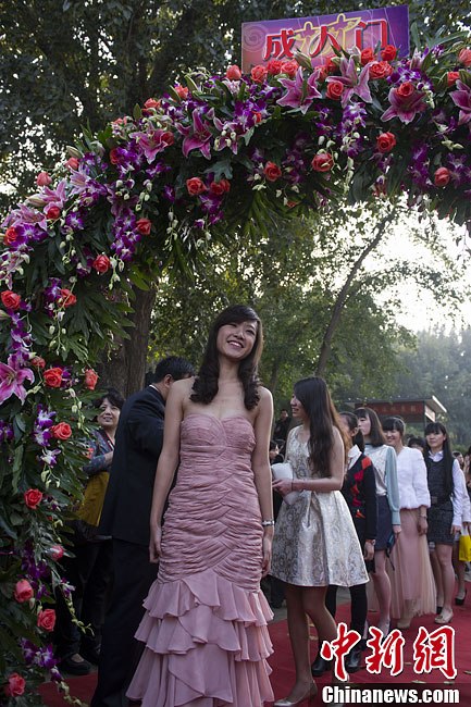 600 пекинских школьников провели церемонию совершеннолетия в императорском парке Юаньминъюань (4)
