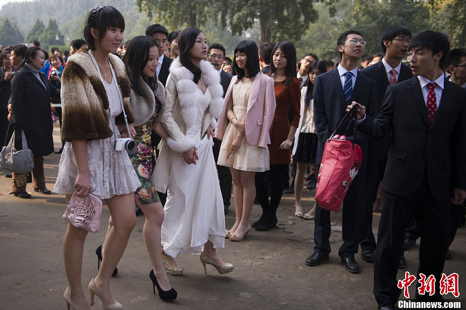 600 пекинских школьников провели церемонию совершеннолетия в императорском парке Юаньминъюань (2)