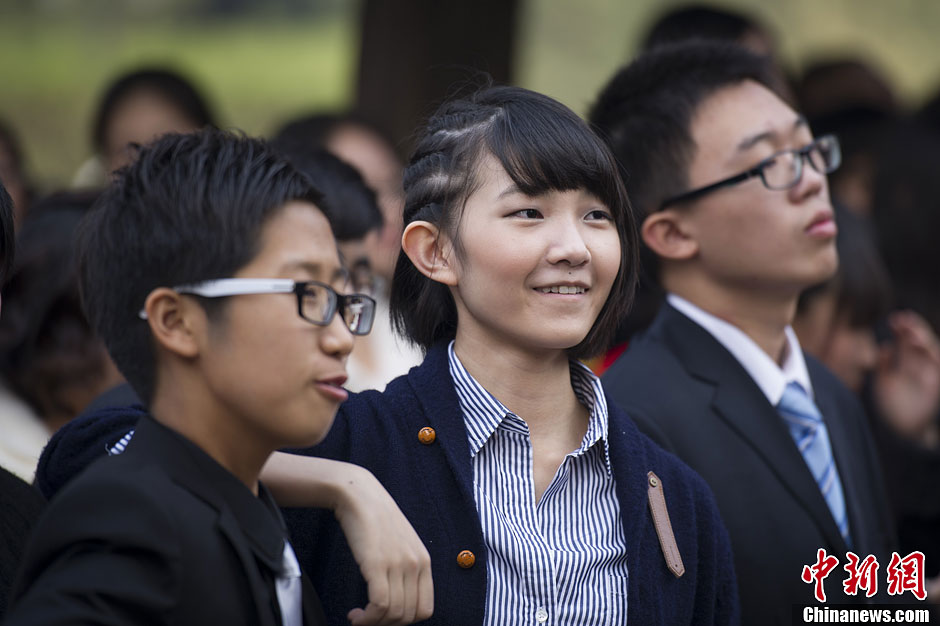 600 пекинских школьников провели церемонию совершеннолетия в императорском парке Юаньминъюань (12)