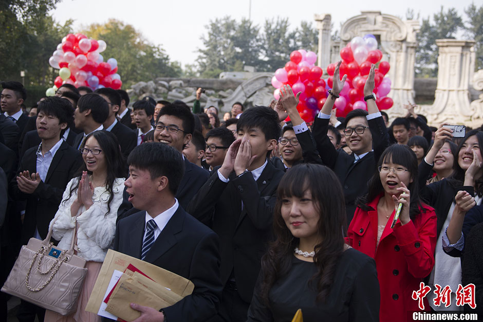 600 пекинских школьников провели церемонию совершеннолетия в императорском парке Юаньминъюань (9)