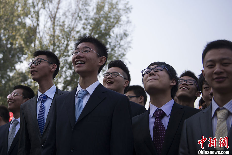 600 пекинских школьников провели церемонию совершеннолетия в императорском парке Юаньминъюань (7)