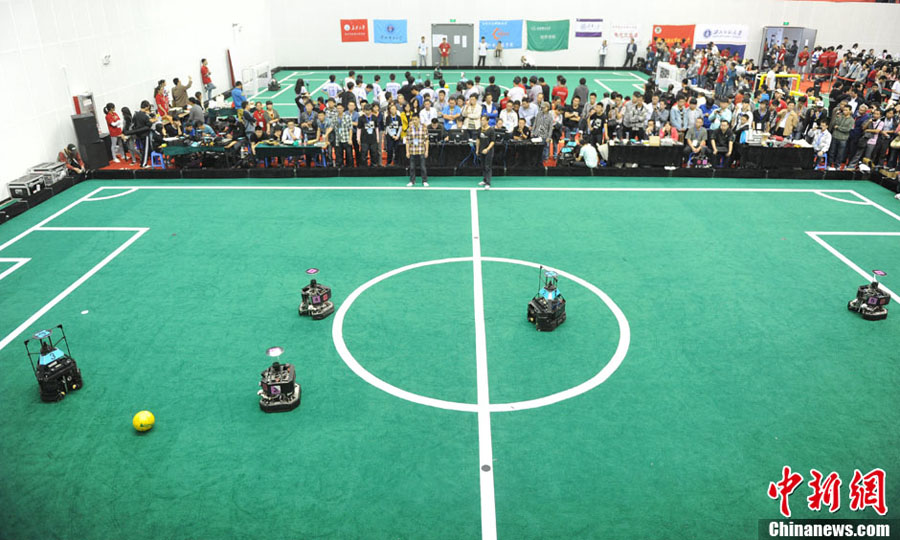 Началось соревнование китайских роботов (10)