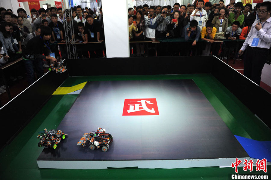 Началось соревнование китайских роботов (6)