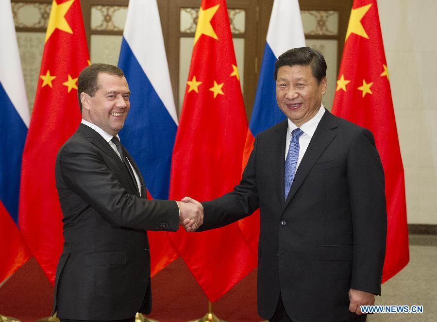 Си Цзиньпин встретился с премьер-министром РФ Д. Медведевым