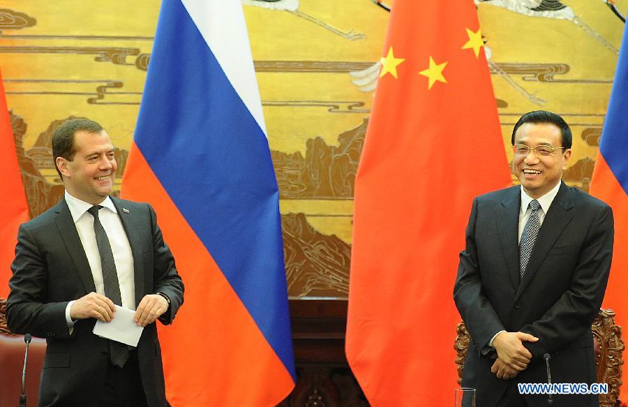 Встреча глав правительств Китая и России прошла успешно -- Ли Кэцян