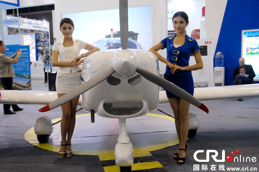 В Сиане состоялась выставка авиационного оборудования в рамках Международного авиационного конгресса 2013 года