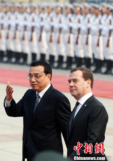 Премьер-министр РФ Д. Медведев прибыл в Пекин с визитом (4)