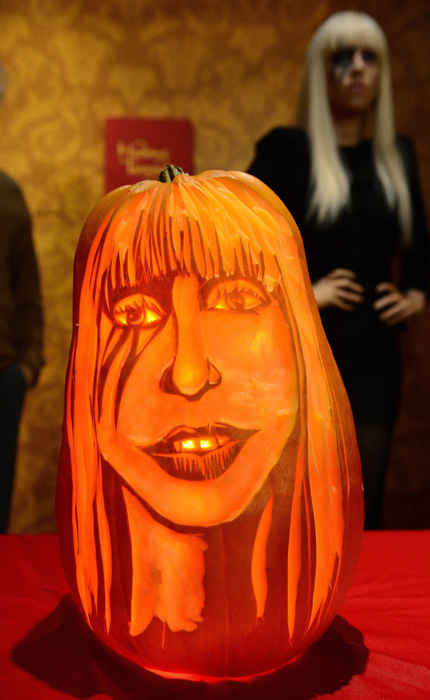 Тыква, похожая на Леди Гага, в преддверии Хэллоуина появилась в Музее восковых фигур (4)
