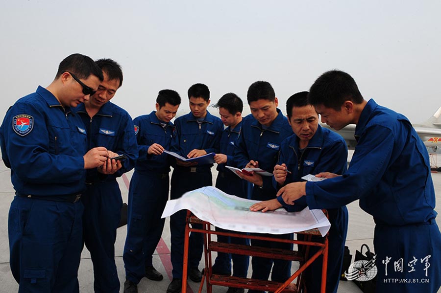 Проведена воздушная дозаправка истребителей «Цзянь-10» ВВС провинции Гуандун (6)
