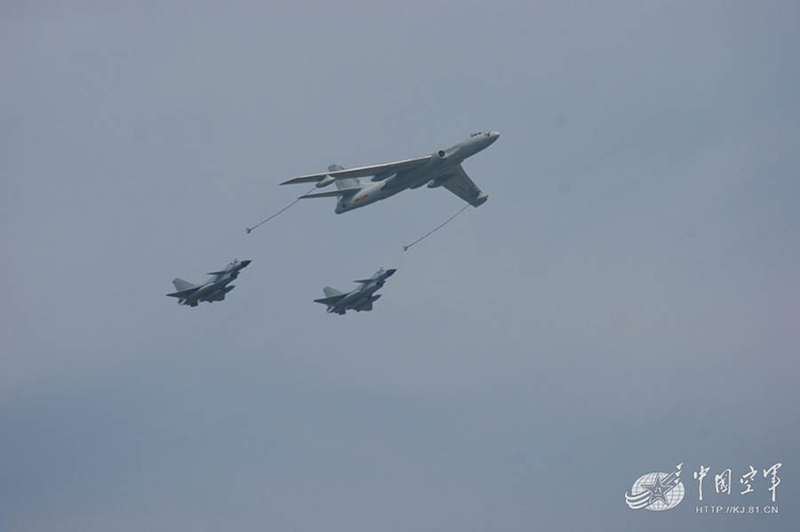 Проведена воздушная дозаправка истребителей «Цзянь-10» ВВС провинции Гуандун (3)