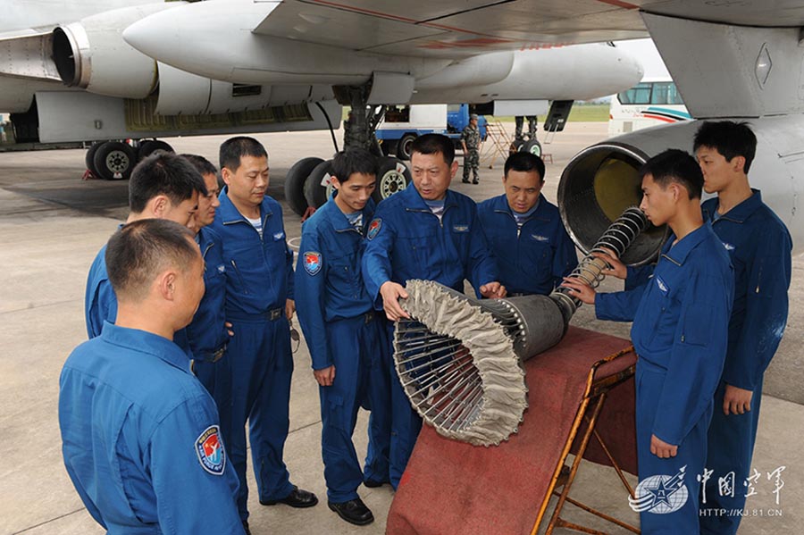 Проведена воздушная дозаправка истребителей «Цзянь-10» ВВС провинции Гуандун (5)