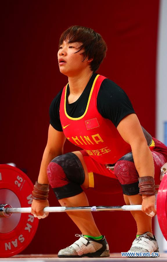 Китаянка Сян Яньмэй выиграла "золото" чемпионата мира по тяжелой атлетике (3)