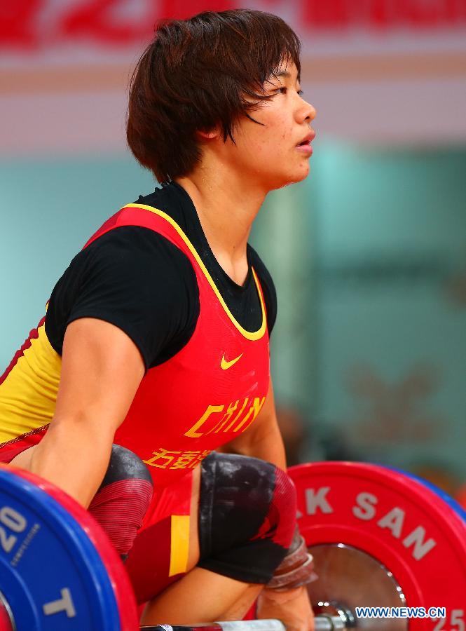 Китаянка Сян Яньмэй выиграла "золото" чемпионата мира по тяжелой атлетике (2)