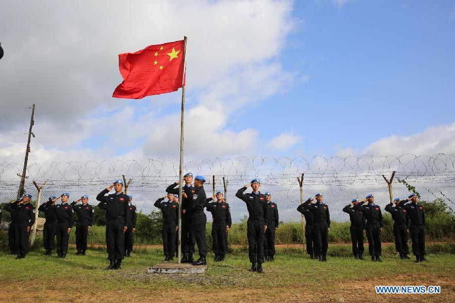 Китайский отряд миротворческой антимятежной полиции провел церемонию поднятия флага в Либерии