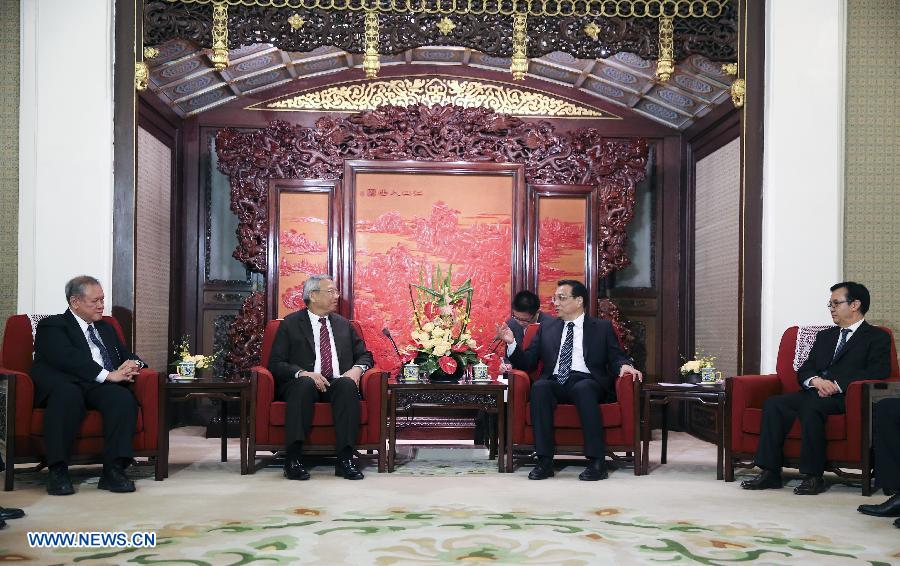 Ли Кэцян встретился с министрами экономики 10 стран АСЕАН