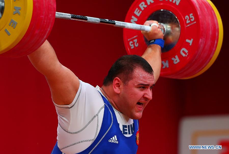 На чемпионате мира в Польше российский тяжелоатлет завоевал "золото" в самой престижной весовой категории свыше 105 кг