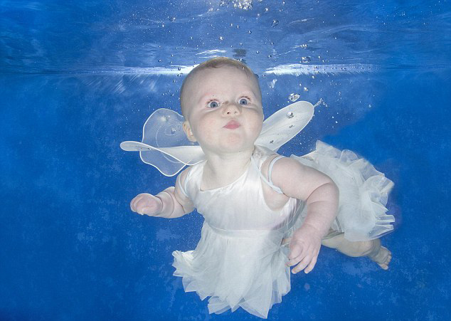 Плавающие под водой младенцы (6)