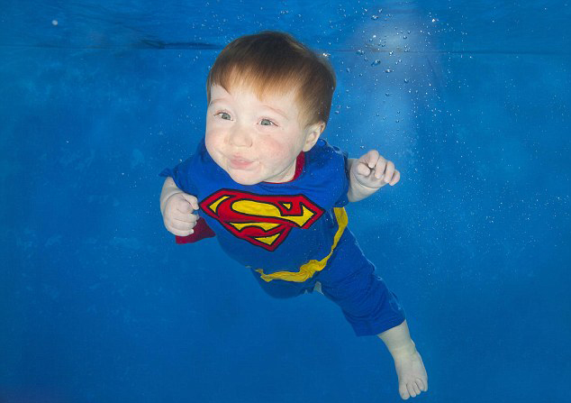 Плавающие под водой младенцы (5)