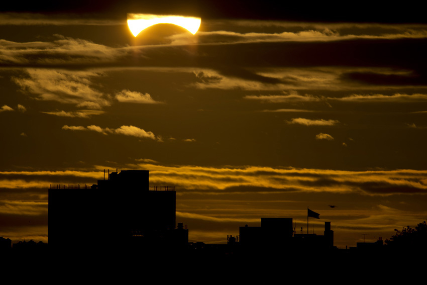 Во многих точках нашей планеты можно увидеть полное солнечное затмение (15)